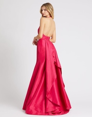 Длинное платье в розовом цвете с вырезом на спине