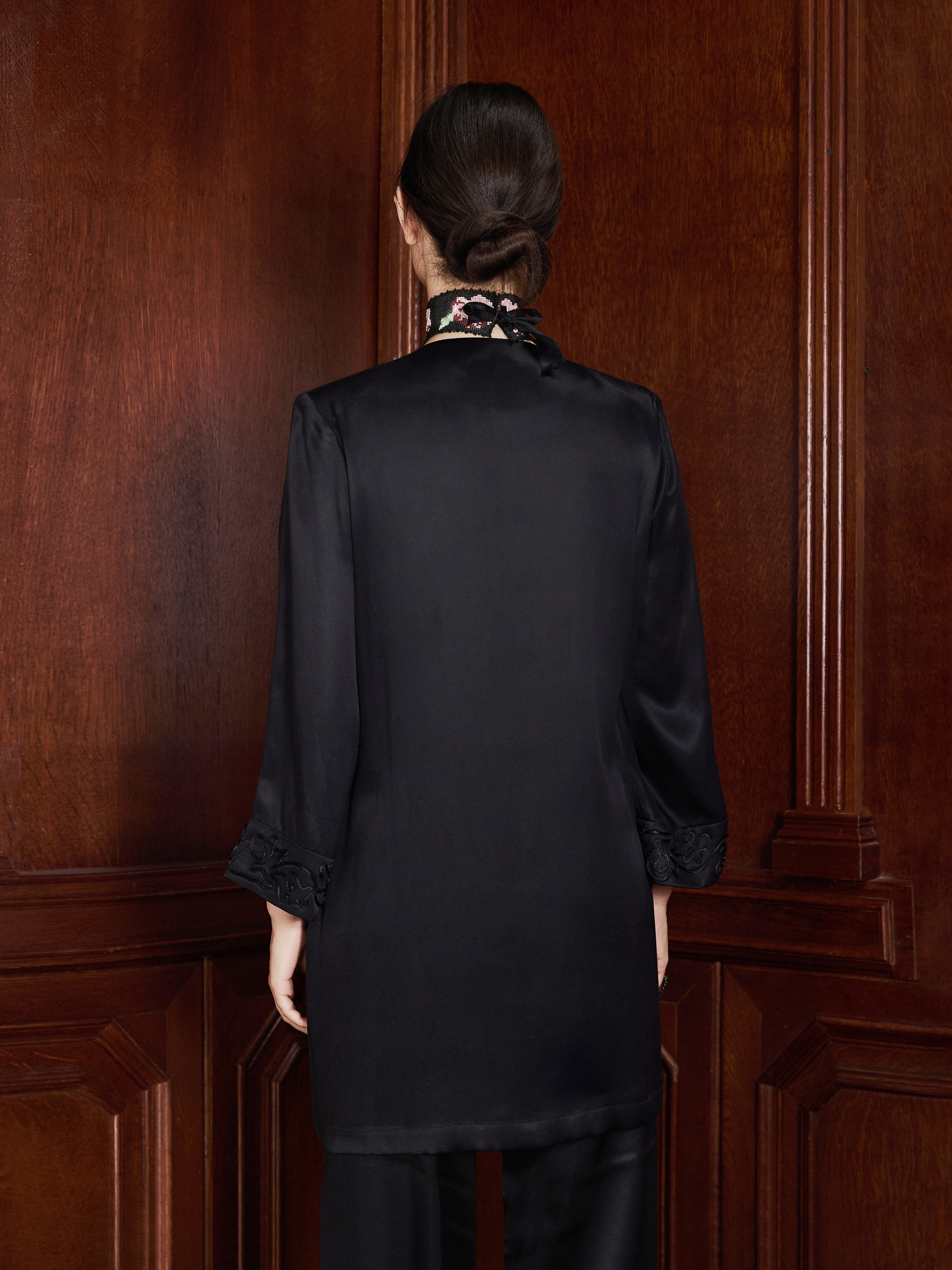 Костюм из шёлка с вышивкой шнуром