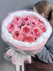 Монобукет из 11 пионовидных роз «Пинк Экспрешн»