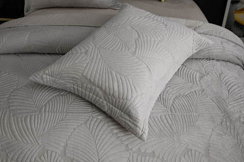 Покрывало 240х260 и 2 наволочки Sofi De MarkO Ноэль белое