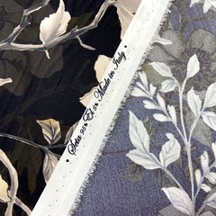 Ткань шелк матовый с эластаном бежевые цветы на черном фоне 1091