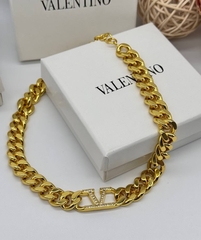 85065-kole-cep-krupnoe-pletenie-s-logotipom-valentino