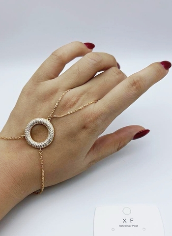 6911- Слейв-браслет с круглой подвеской в обсыпке из фианитов