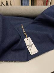 Костюмный плотный хлопковый однотонный джинс (ACNE STUDIOS, 100%хлопок, Джинсовый синий, 170, 460 гр/м2)