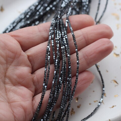 Гематин гематит, кубик усеченый, 2 мм,черный 1 нить, ГМ086