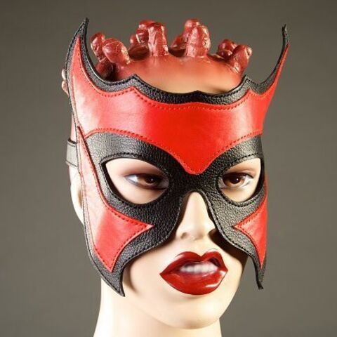 Кожаная маска-очки с красной вставкой - Подиум Р36