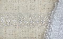 Вышивка на органзе, ш. 6 см, белый
