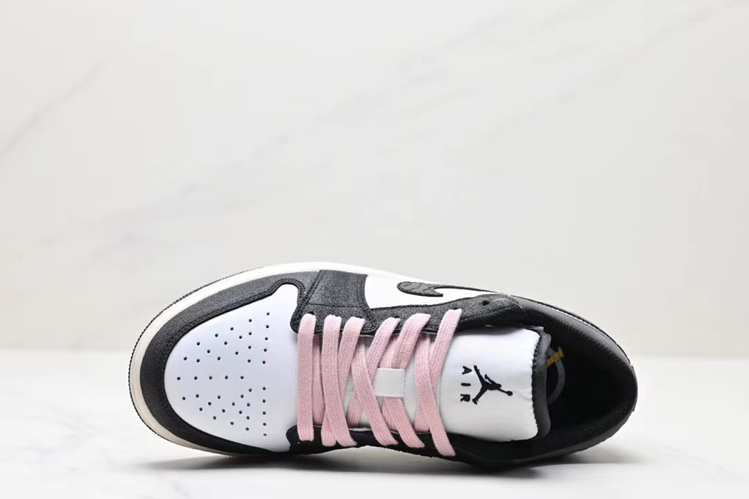 New black & white jordans sales