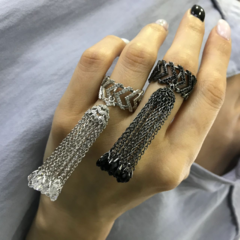 kolco-kist-tassel-iz-serebra-s-chernymi-rodiem-v-stile-yana-raskovalova