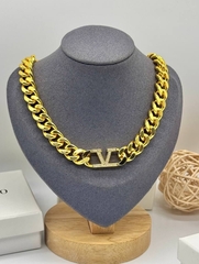 85065-kole-cep-krupnoe-pletenie-s-logotipom-valentino