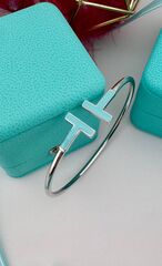 Браслет Т из серебра 925 пробы с фианитами и эмалью в стиле Tiffany