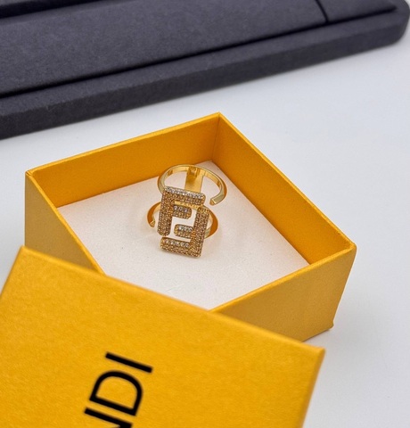 Кольцо Fendi