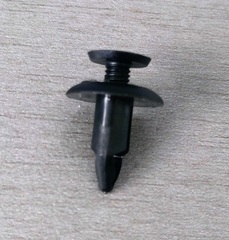 КЛИПСА РЕШЁТКИ ВОЗДУХОЗАБОРНИКА LANOS, CHANCE, SENS, AVEO GM