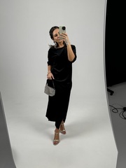 Бархатное платье с вырезом на спине