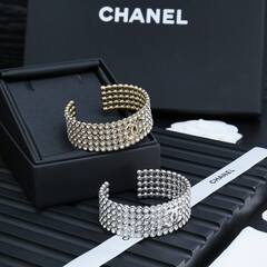 Браслет-манжета с вставками из кристаллов CHANEL