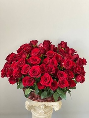 Розы в корзине