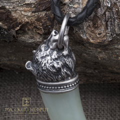 Подвес "Медвежий коготь". Буромский нефрит.