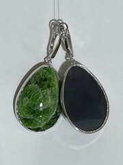 Хромдиопсид (серьги из серебра)