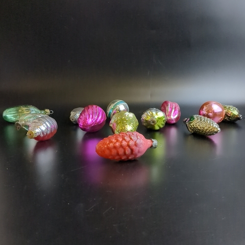 Ёлочные игрушки набор из 13 разных штук, шишки, колокольчики и др, стекло, подвесные, винтаж времён СССР 1960-1980 гг. Советские ёлочные игрушки и украшения. Состояние и комплектация на фото.