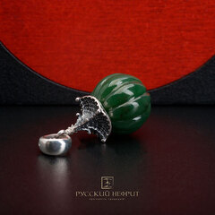 Кулон "Доугун". Серебро с зелёным нефритом.
