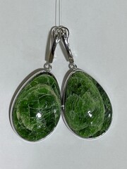 Хромдиопсид (серьги из серебра)