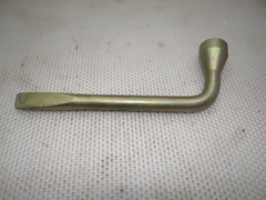 Ключ балонный 17мм. с монтировкой длина 210мм.