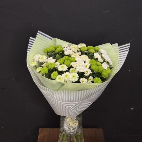 Букет из 13 хризантем сантини