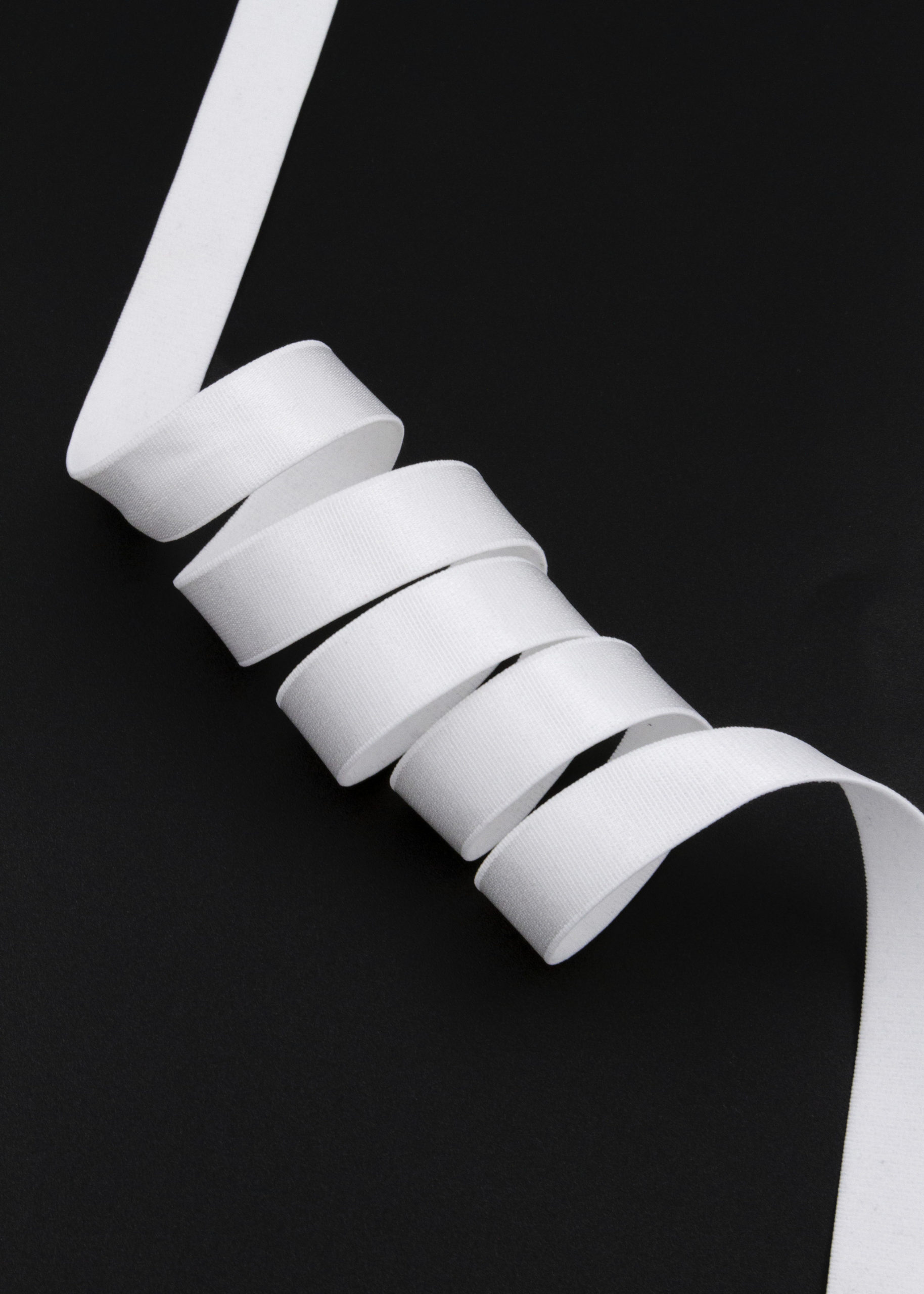 Резинка бретелечная белая глянцевая ширина 15 мм