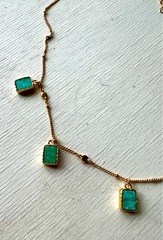 83227 - Колье-чокер с миниподвесками с зелеными альпанитами