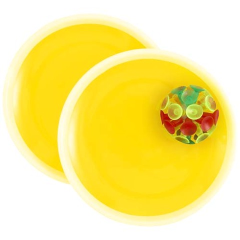 Flicka игра с перекидыванием мяча