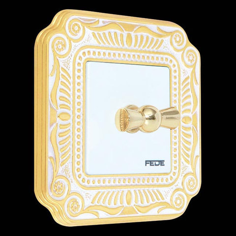 Рамки 3-х постовые для розеток и выключателей коллекция Firenze Collection GOLD WHITE PATINA