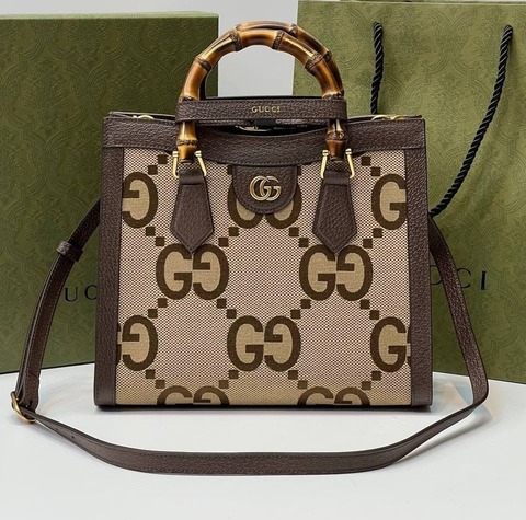 Маленькая сумка-тоут Gucci Diana Jumbo Gg