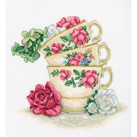 Коллекция:	Цветы/Натюрморт¶Название по-английски:	Cup of tea with rose leaves¶Название по-русски:	Ча