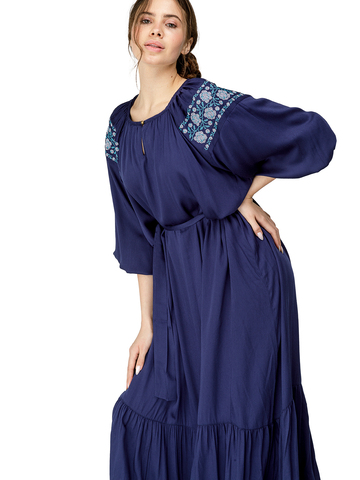 Платье "Кострома" с вышивкой в синем цвете длинное