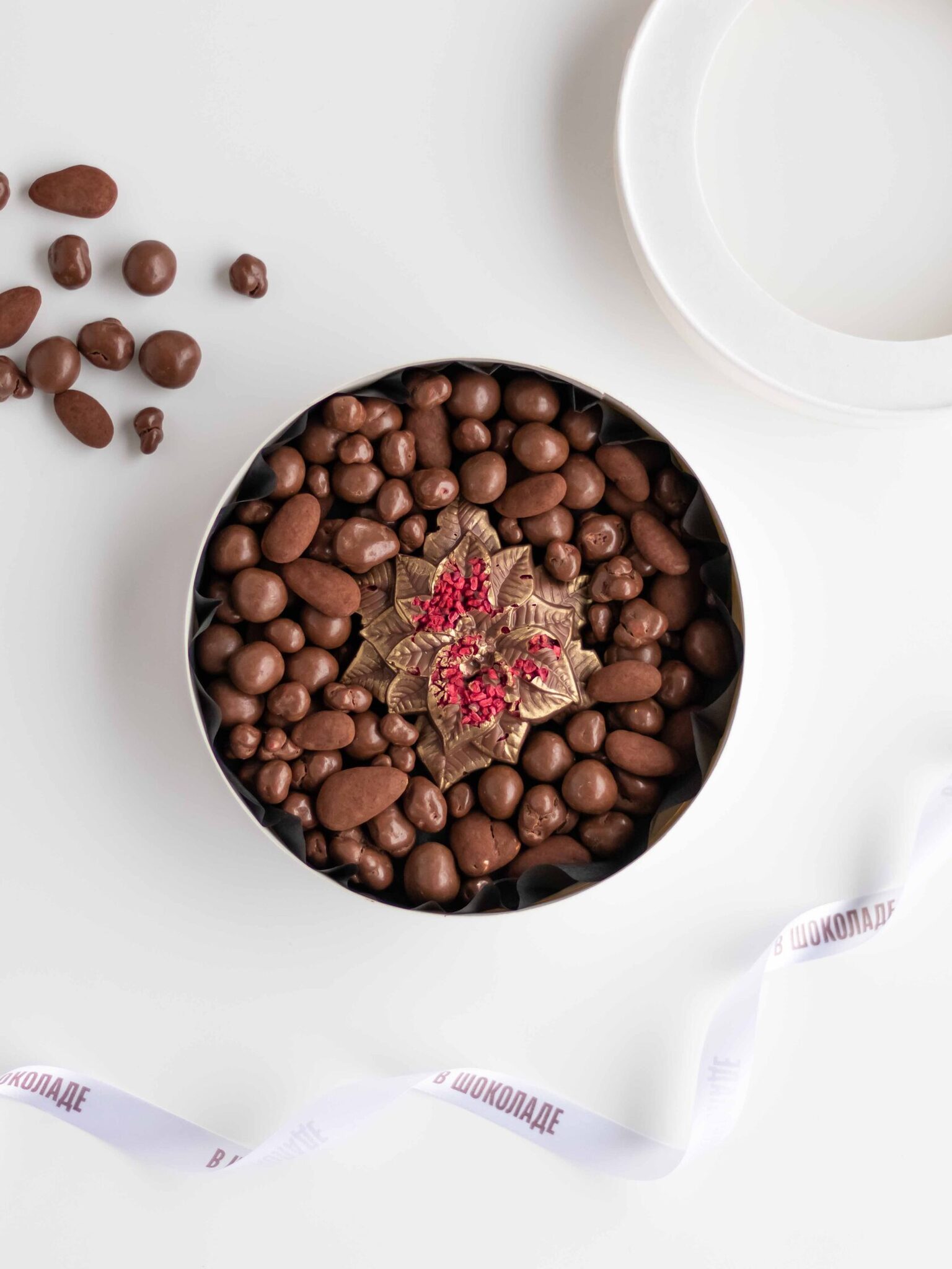 Драже из орехов и ягод в молочном шоколаде Night Flower