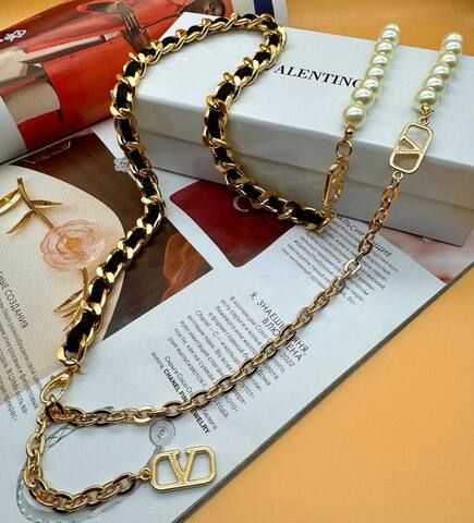 Пояс цепочка с жемчугом и кожей в стиле VALENTINO