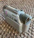 K15877 Видеокамера sony handycam Sony DCR-HC17E, Япония, рабочая, + адаптер и провода
