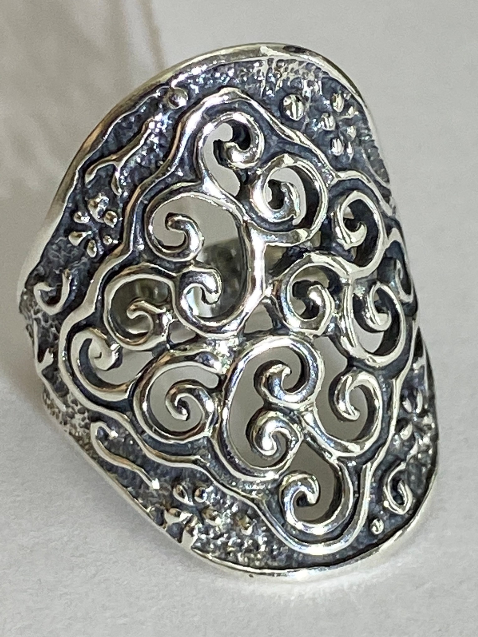 Фактурное кольцо с кружевом золото — купить в магазине BOHOANN 💍 Современное ювелирное искусство