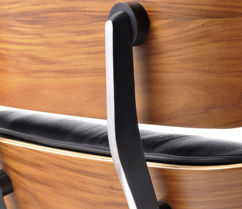 кресло Eames Lounge с оттоманкой