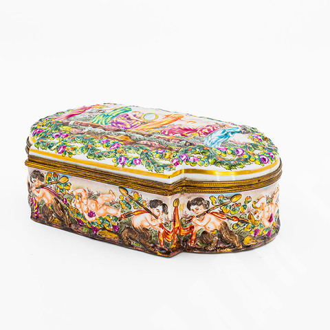 Фарфоровая шкатулка 