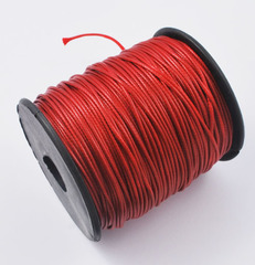 Шнур нейлон вощеный 1.0 мм красный на катушке 85 метров