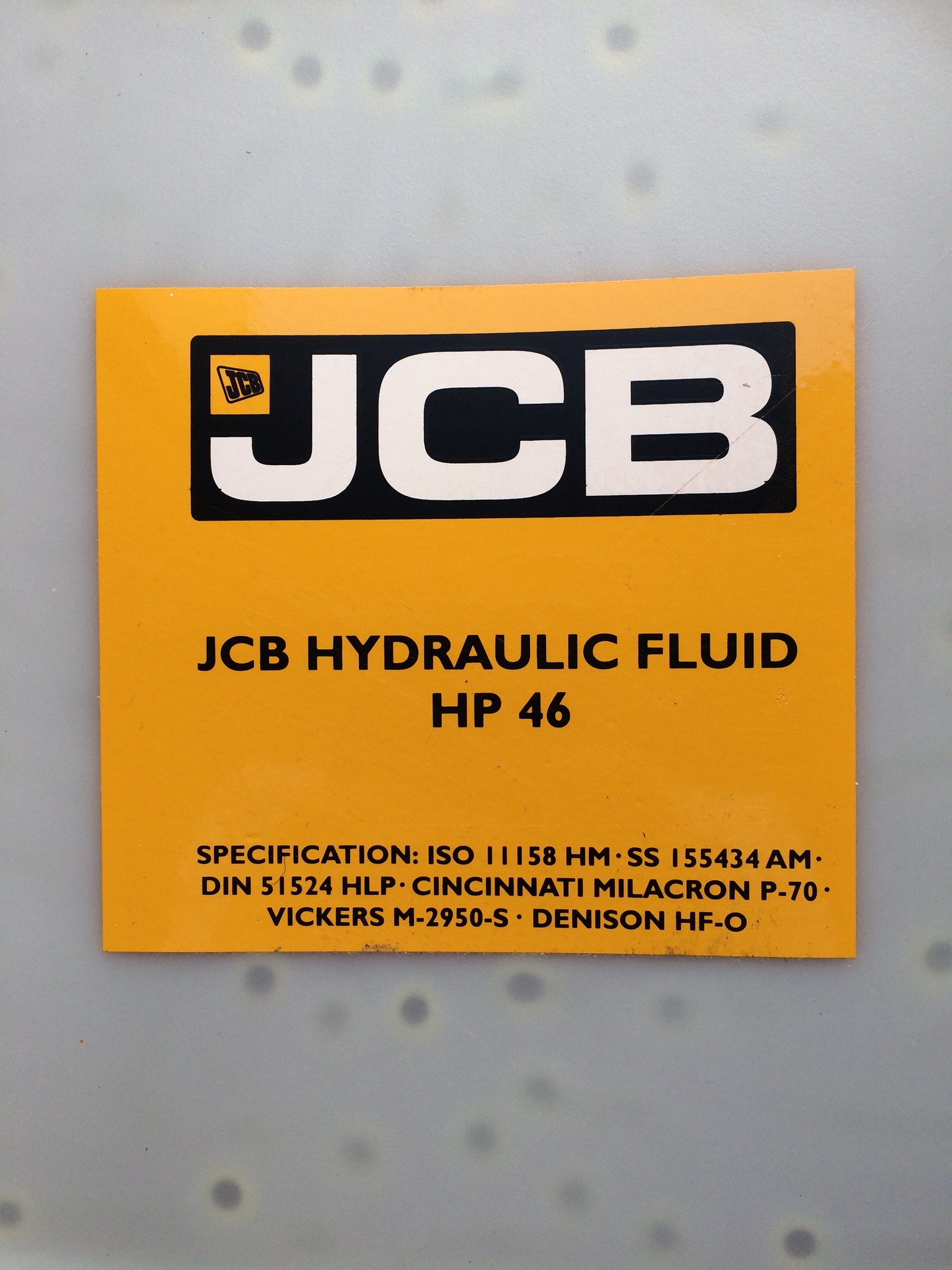 Гидравлическое масло jcb. JCB Hydraulic Fluid HP 46. Масло гидравлическое JCB. Масло гидравлики JCB 3cx. Масло гидравлическое JCB 20 литров.