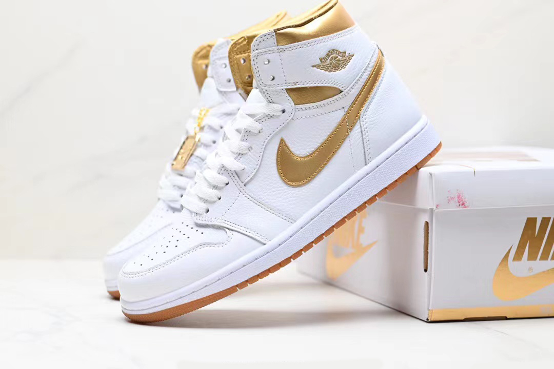 Air Jordan 1 High OG Metallic Gold