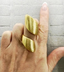 84569-kolco-razemnoe-v-stilistike-celine-matovyj-metall