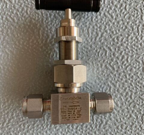 Swagelok SS-3NBS4-G - игольчатый клапан 1/4 дюйма