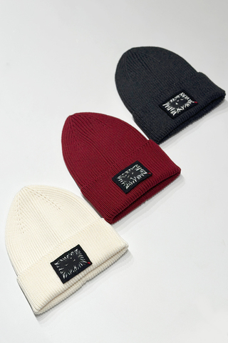 Шапка из шерсти мериноса молочного цвета