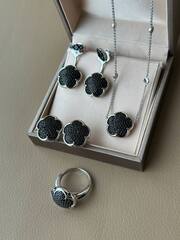 Кольцо из серебра 925 пробы с черными микроцирконами коллекция Ton Joli