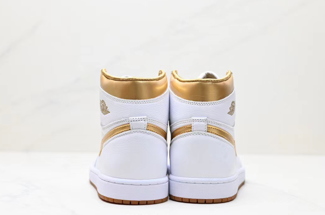 Air Jordan 1 High OG Metallic Gold