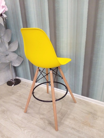 Интерьерный дизайнерский барный стул Eames Long Mold, на четырех ножках, для барных стоек 90-105 см, желтый