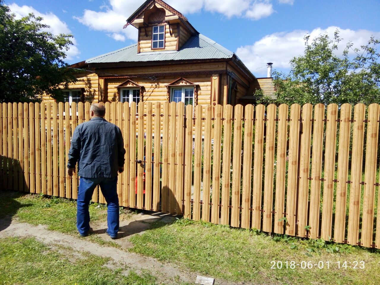 Евроштакетник под светлое дерево